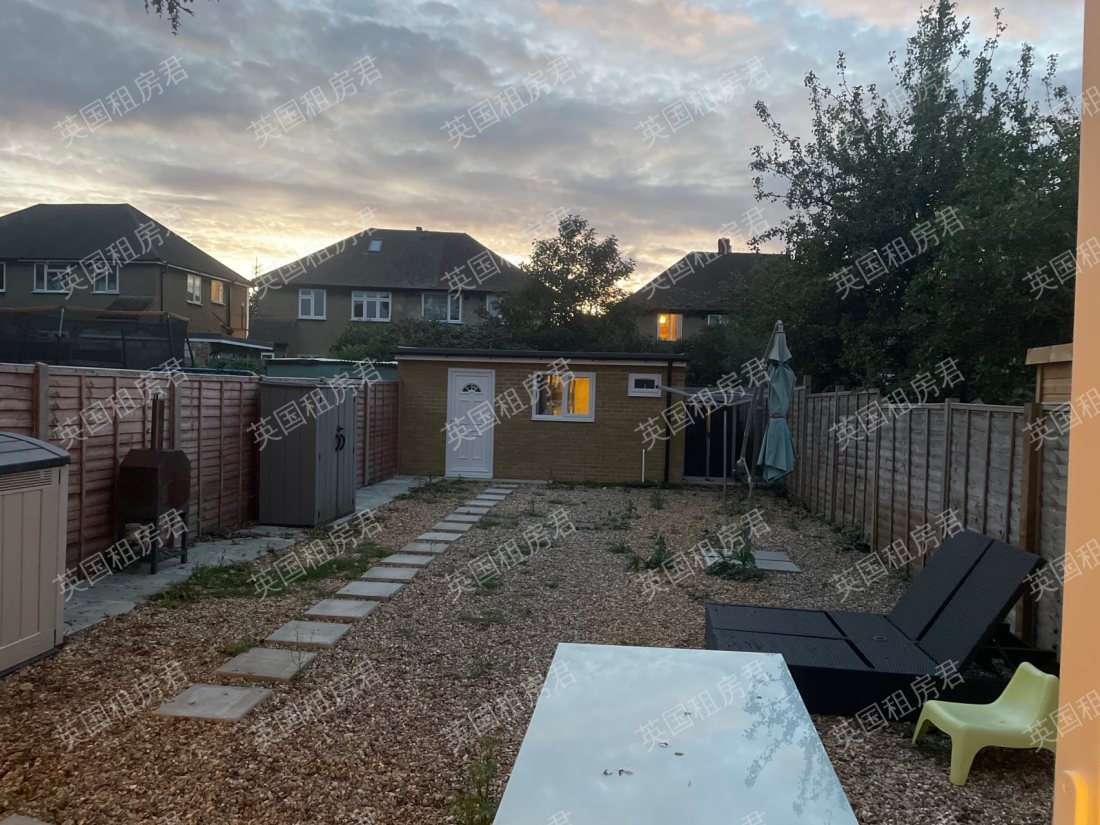 71, Addison Gardens公寓