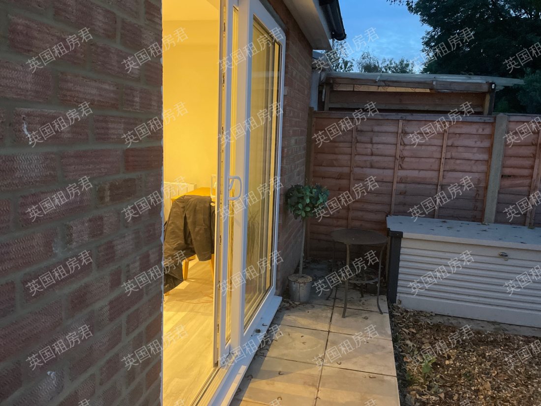 71, Addison Gardens公寓