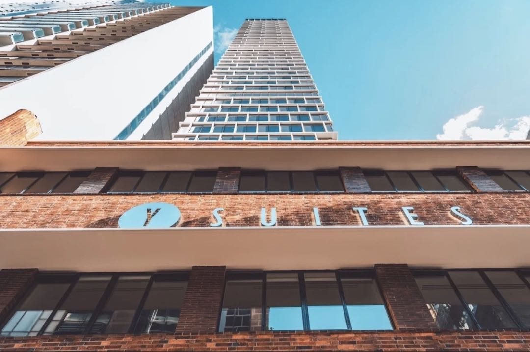 Y Suites on Gibbons公寓
