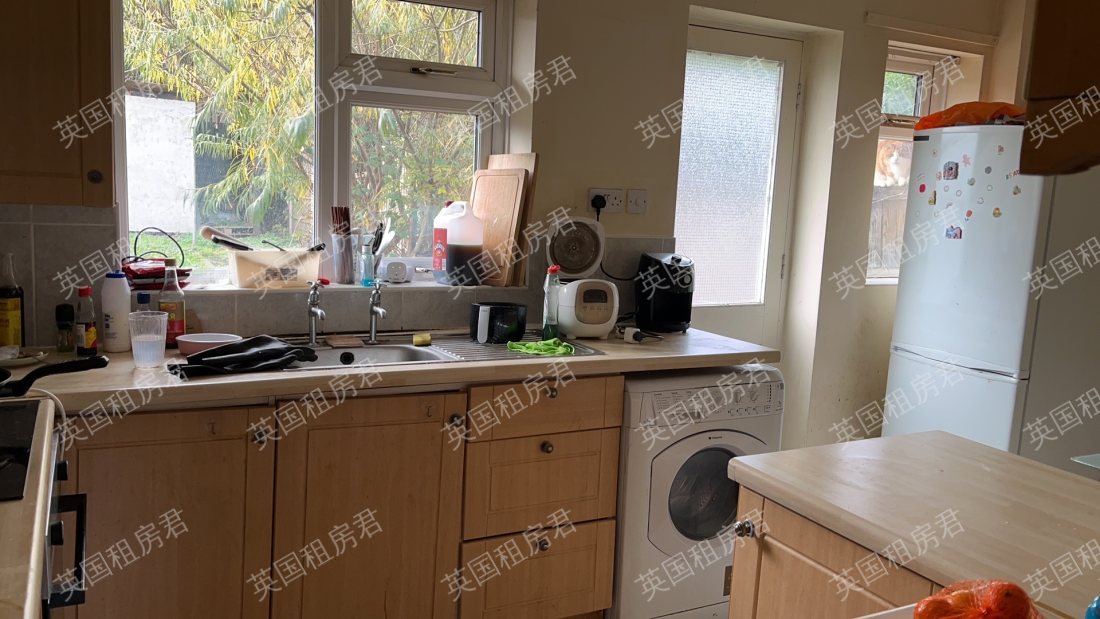 Marchwood close House公寓