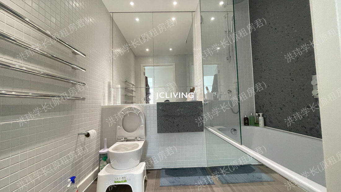 Upper Riverside公寓