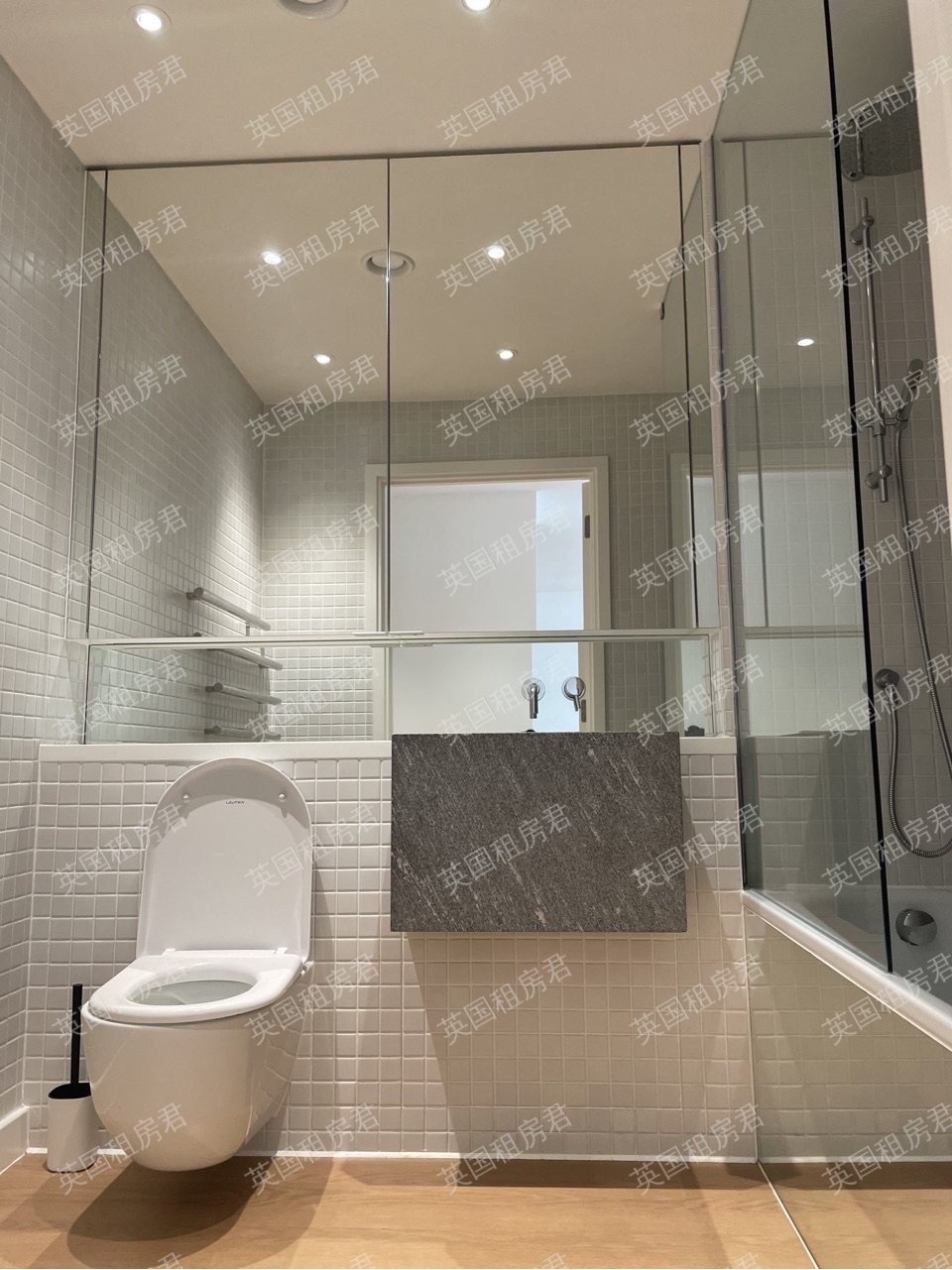 Upper  Riverside公寓