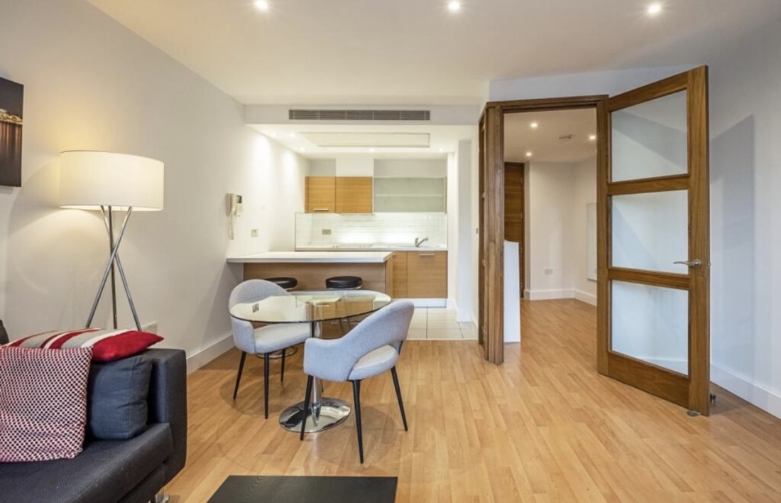 Peninsula Apartments公寓