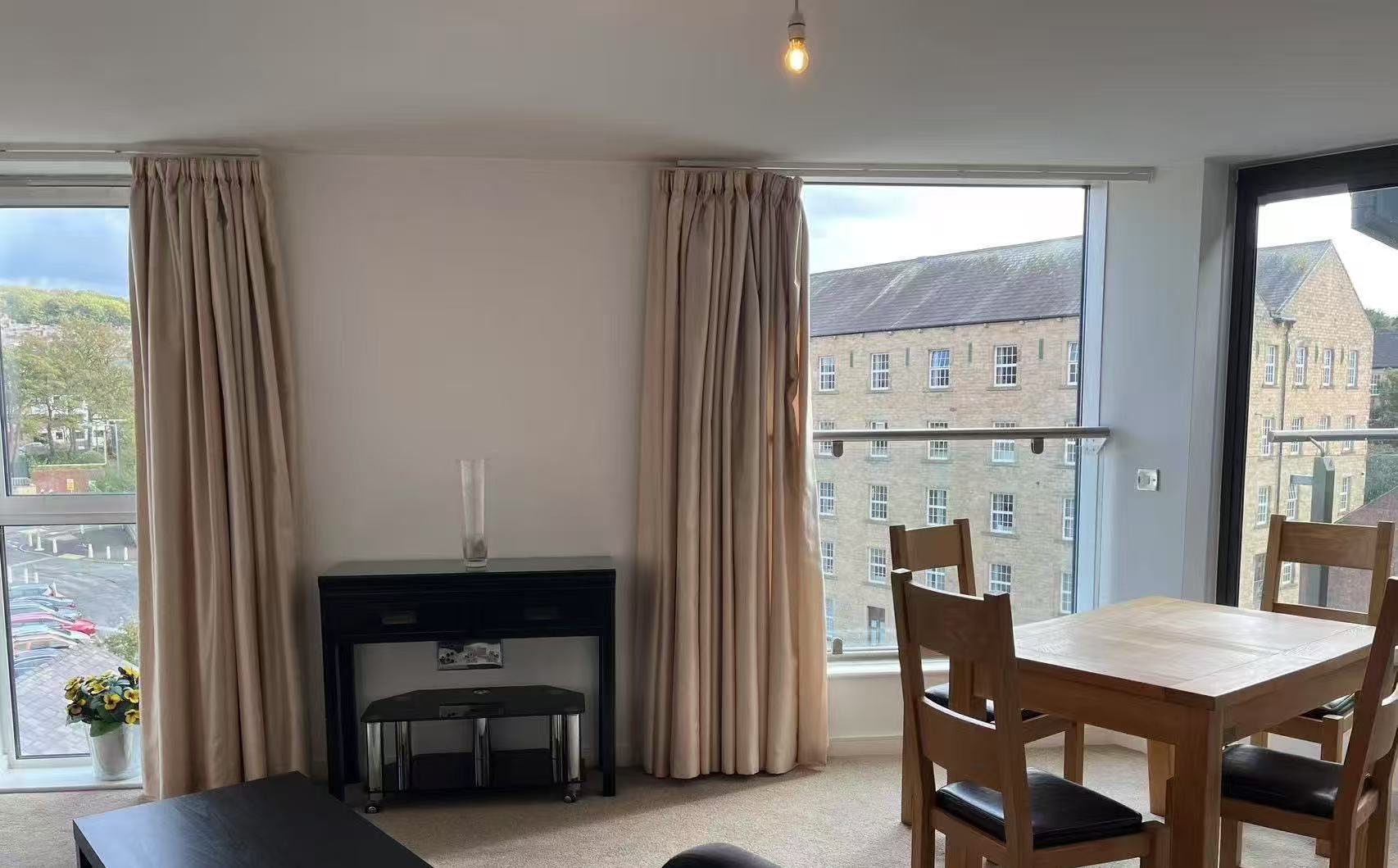 Pendle college bedroom with en-suite 转租