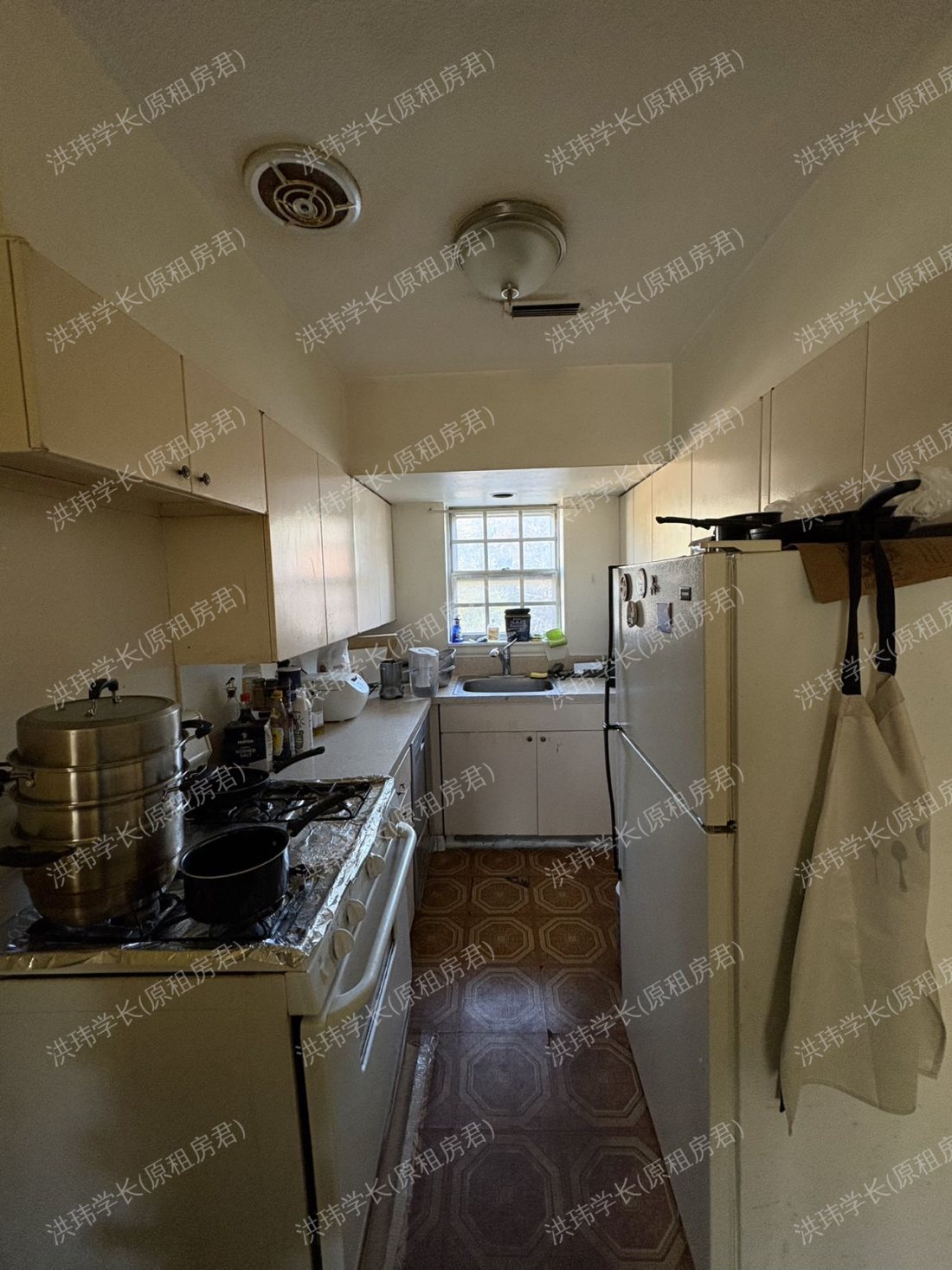 Towne Estates condominium complex公寓