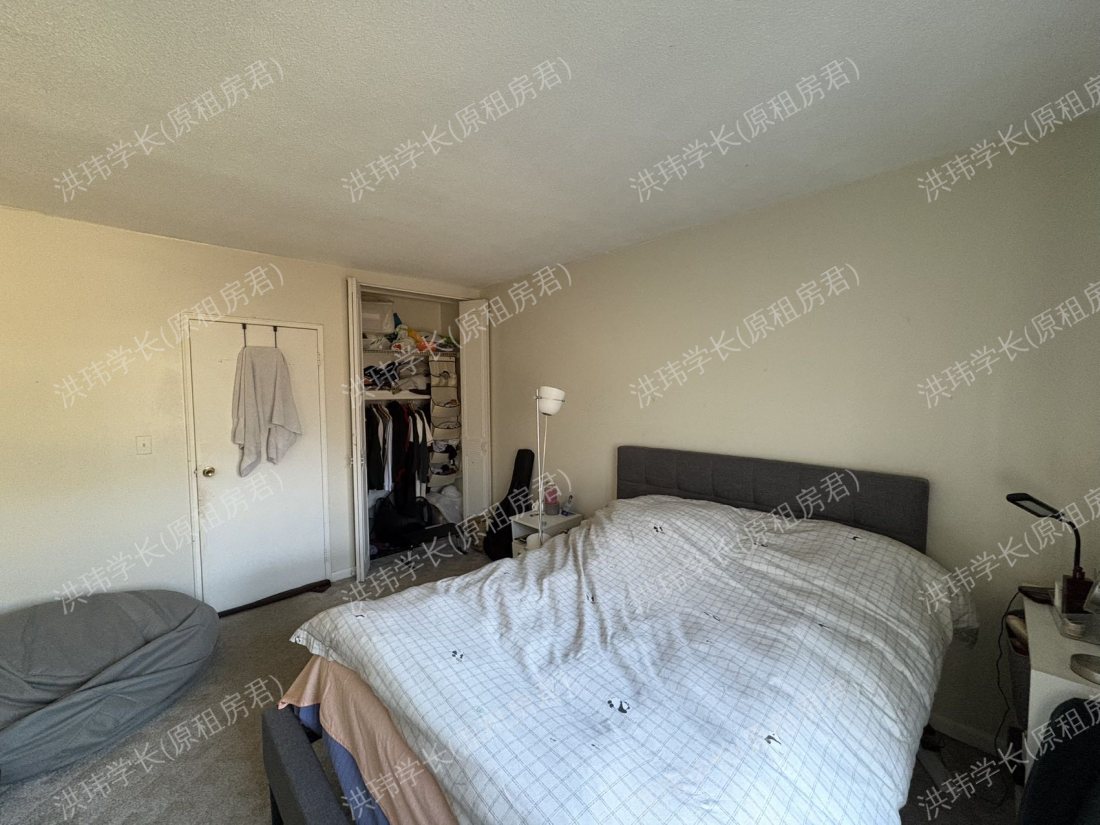 Towne Estates condominium complex公寓