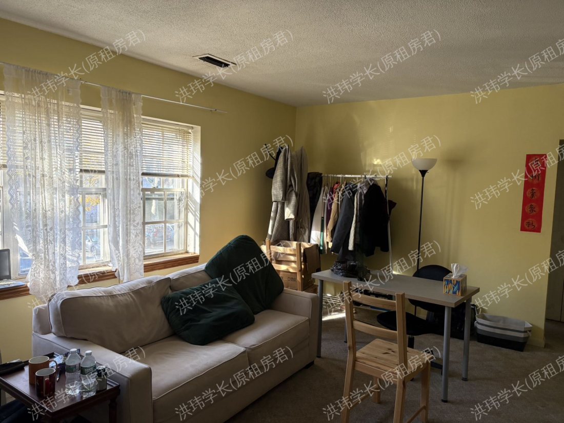 Towne Estates condominium complex公寓