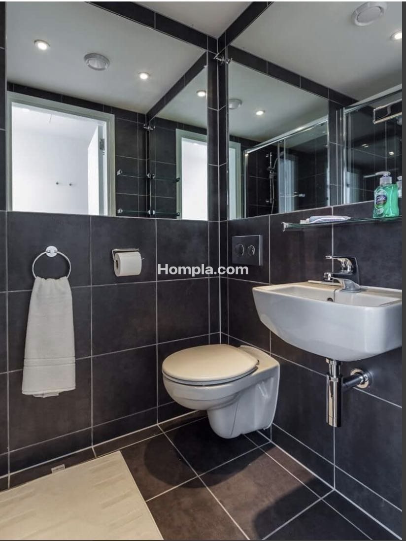 Urbanest Tower Bridge apartment