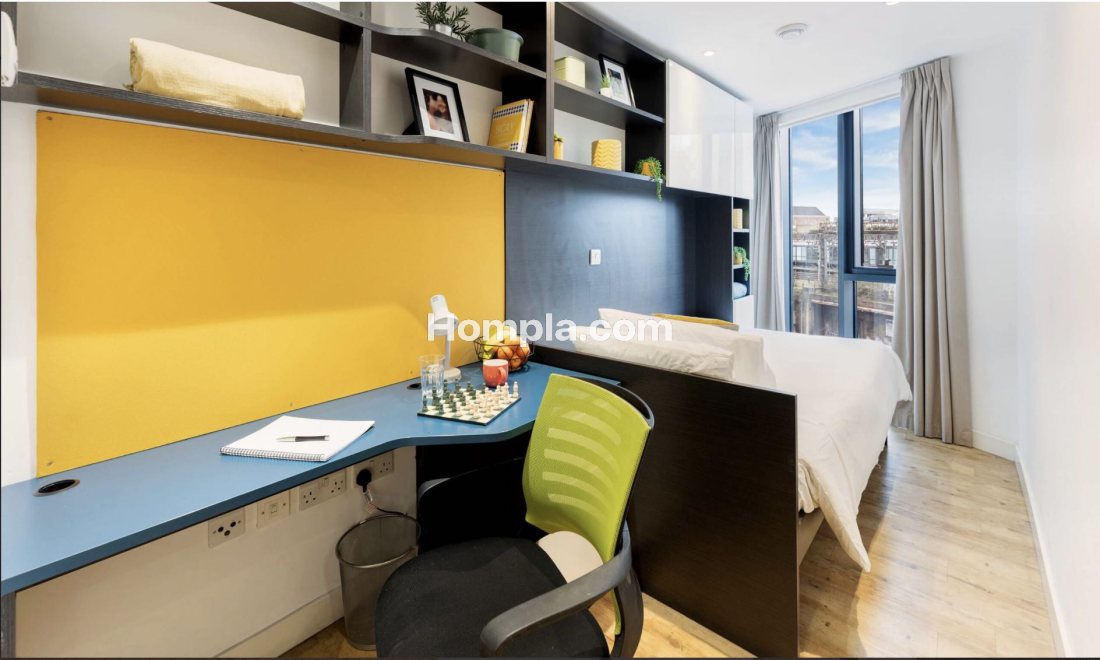 Urbanest Tower Bridge apartment