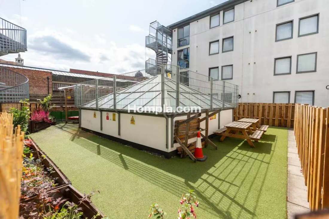 Don Gratton House apartment