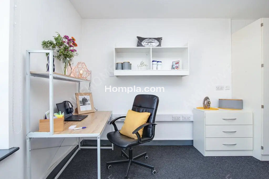 Fulham Palace Studios apartment