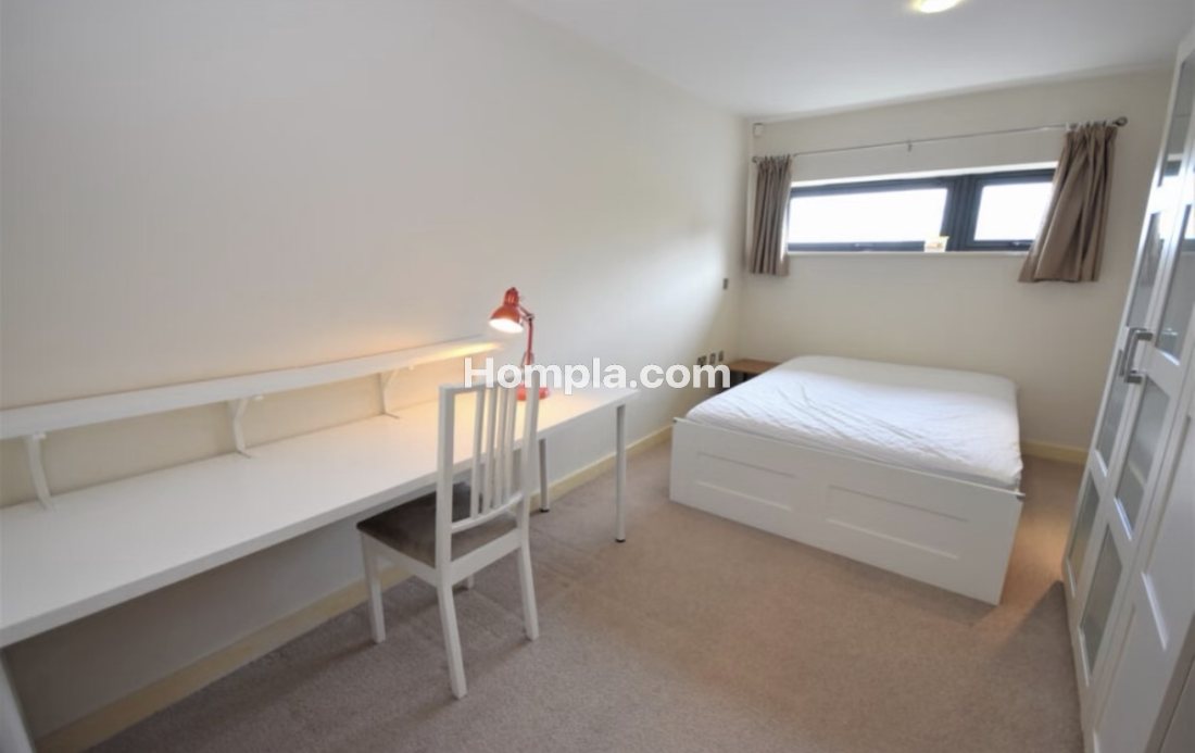 Freeman's Pl apartment