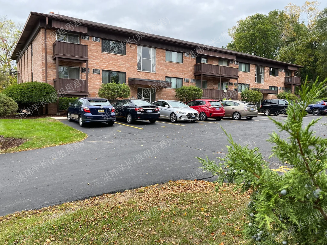 The Oaks Apartments公寓
