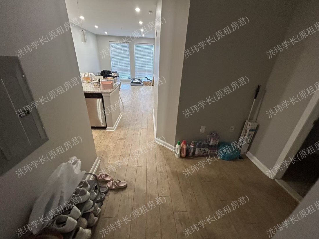 Renaissance Plaza Square公寓