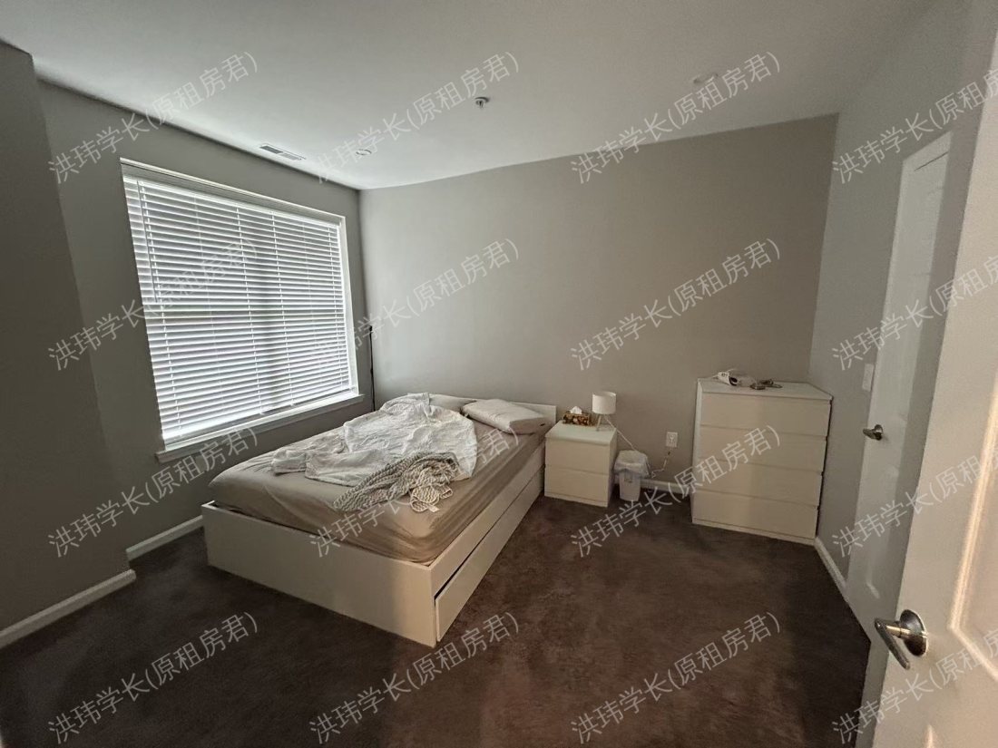 Renaissance Plaza Square公寓