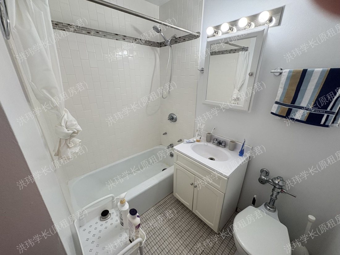 University Park Condominiums公寓