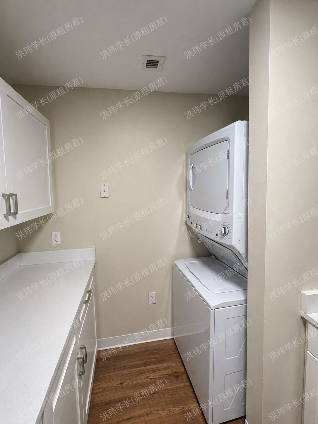 Landmark Square Apartments公寓