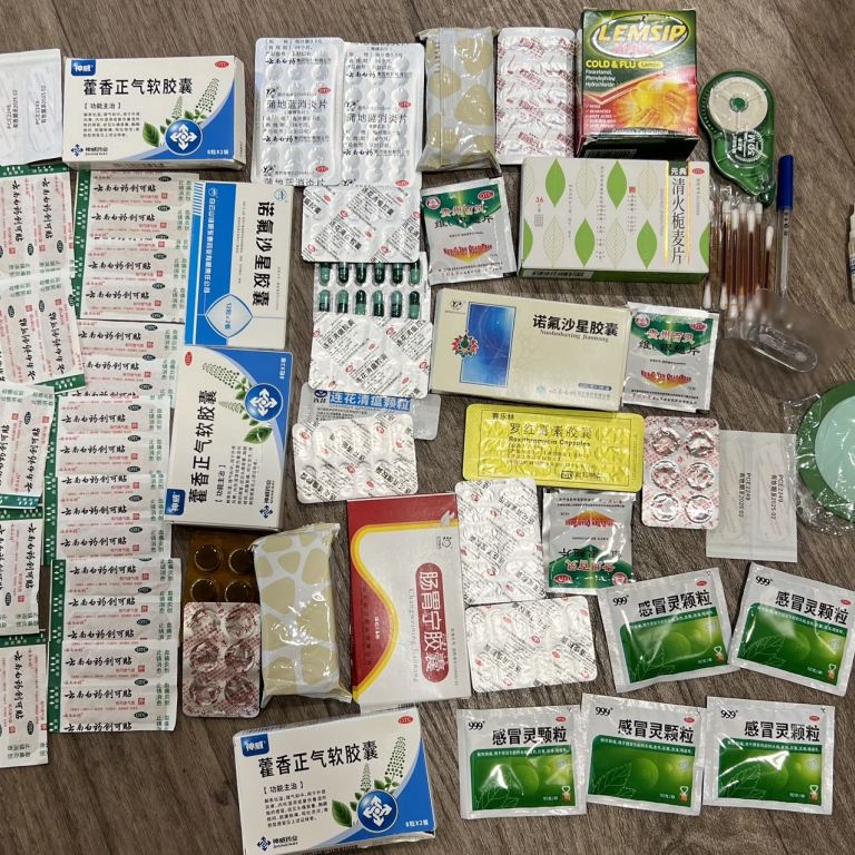 药品 筋膜枪 衣架